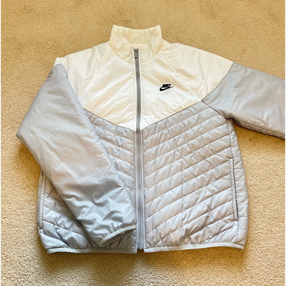 Nike Sportswear Windrunner
Therma-FIT Water-Resistant Puffer Jacket Price Drop!